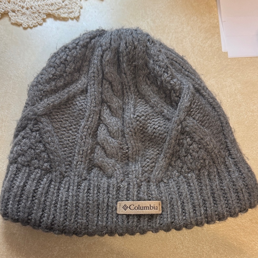 Columbia lined knitted gray hat